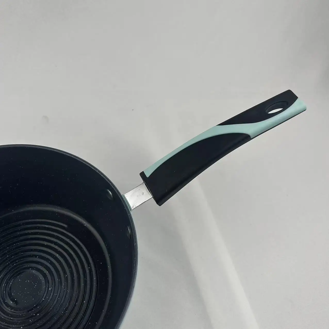 22cm Milk Pot with Lid Stock Cheap Cookware Set