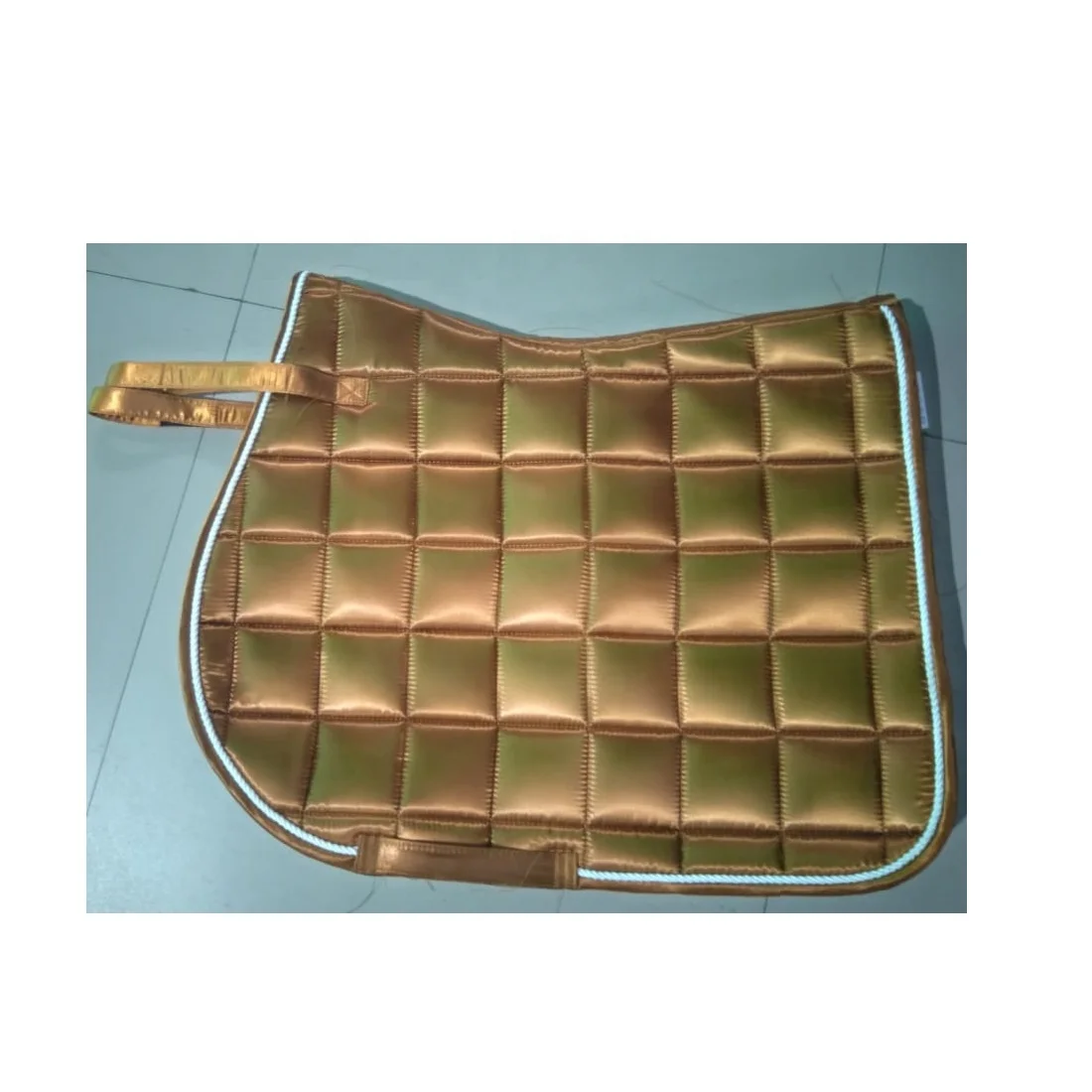 Golden Saddle Pad gold color cloth horse saddle pad attractive look good quality horse saddle pad jumping