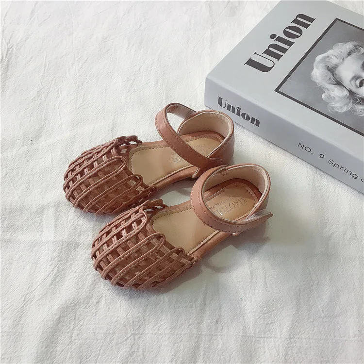 Детские пляжные сандалии на плоской подошве, летняя модная обувь для девочек, новый дизайн 2021