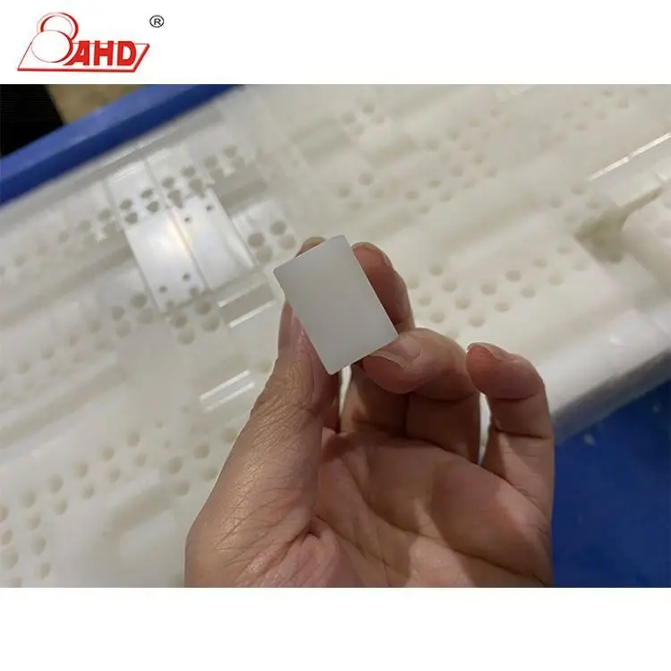 Высокоточная изготовленная на заказ обработка CNC китайский профессиональный производитель пластиковых деталей PE с