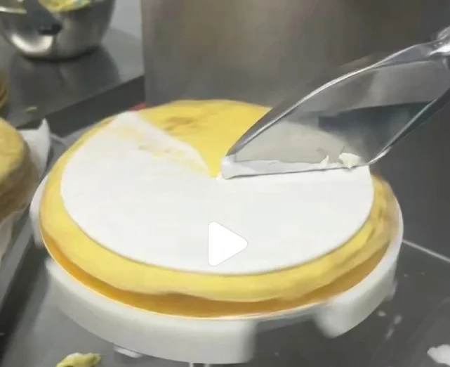 Automatic Round Cake Butter Spreading Machine Icing Equipment Cream Decorating Machine