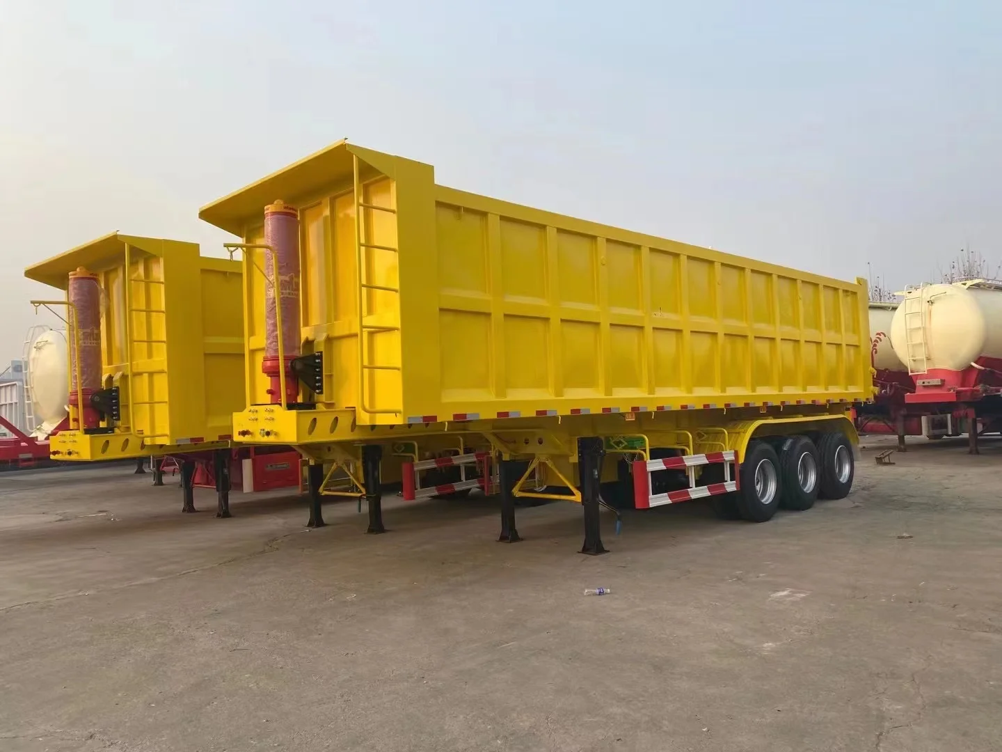 Tri-Axles 28CBM Dump Semi Trailer For Saudi Large quantity inventory