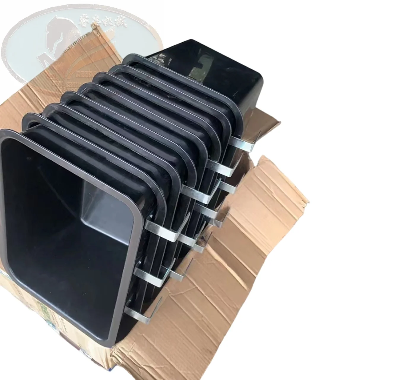 Cavaletti High Quality Square Plastic Stables Horse Feed Buckets Easy Storage