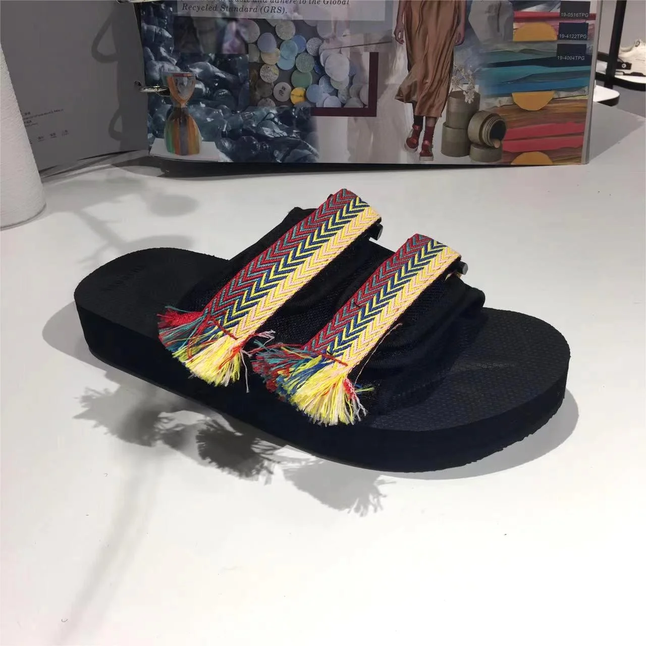 High Quality Unisex Slipper Shoes New Design Non-Slip Sport Sandals for Beach or Sports Denim Upper for Spring