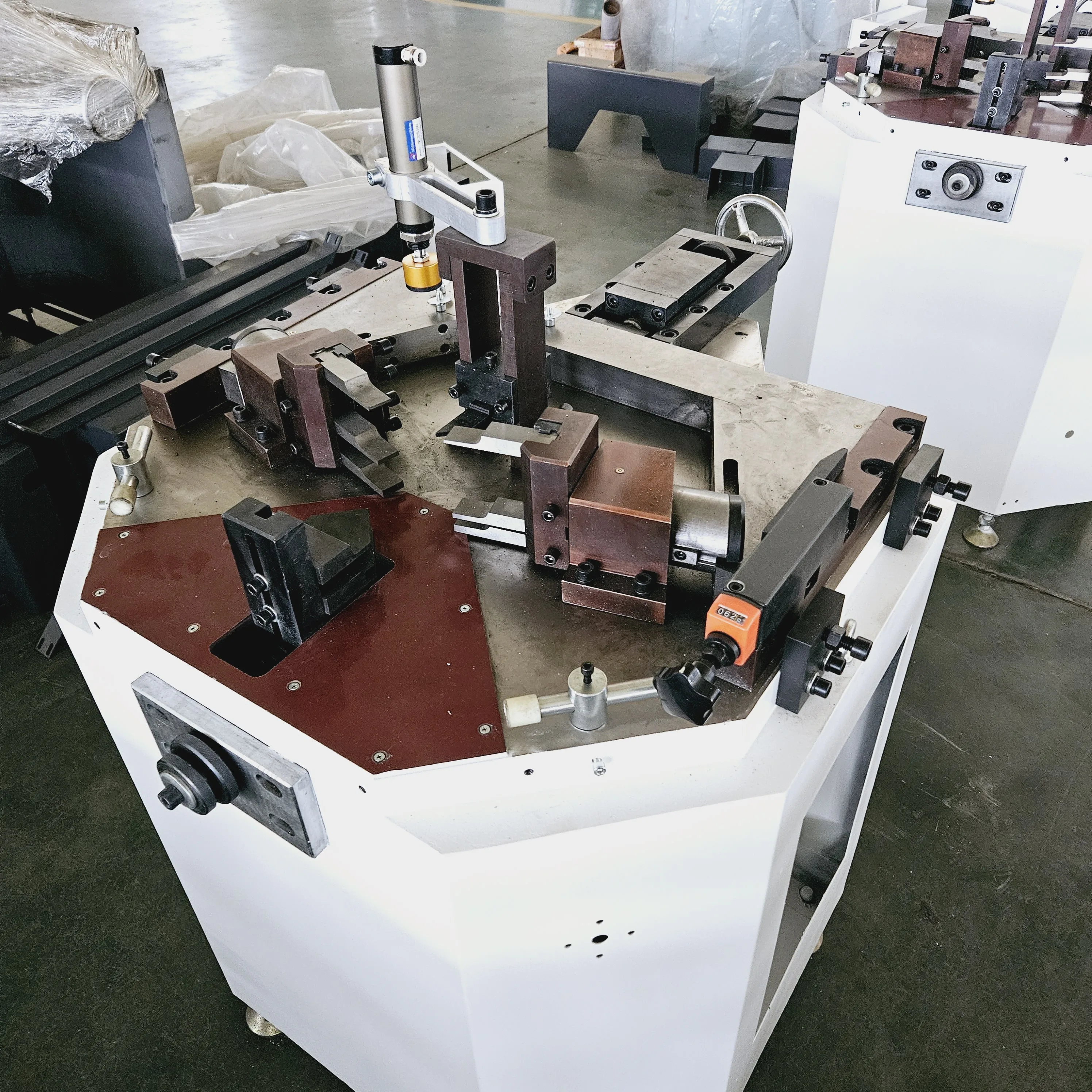 aluminum door and window corner  assembly machine