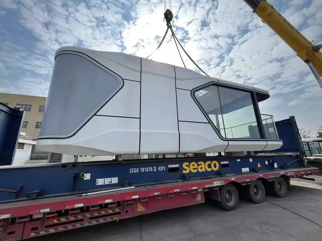 2024 Trending Modern Outdoor ECO Modular Container House Mini Space Capsule Room hotel Prefab Tiny House Mobile Home Log Cabin