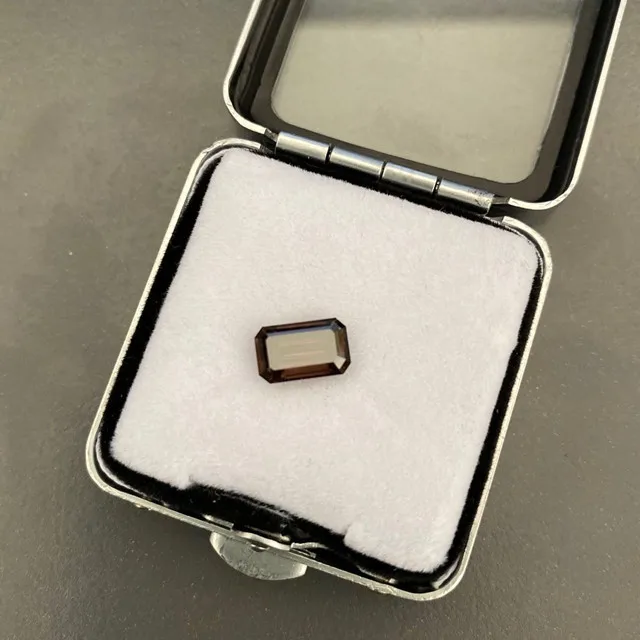 Горячая продажа большой грубый коричневый cvd алмаз 1.9ct в наличии