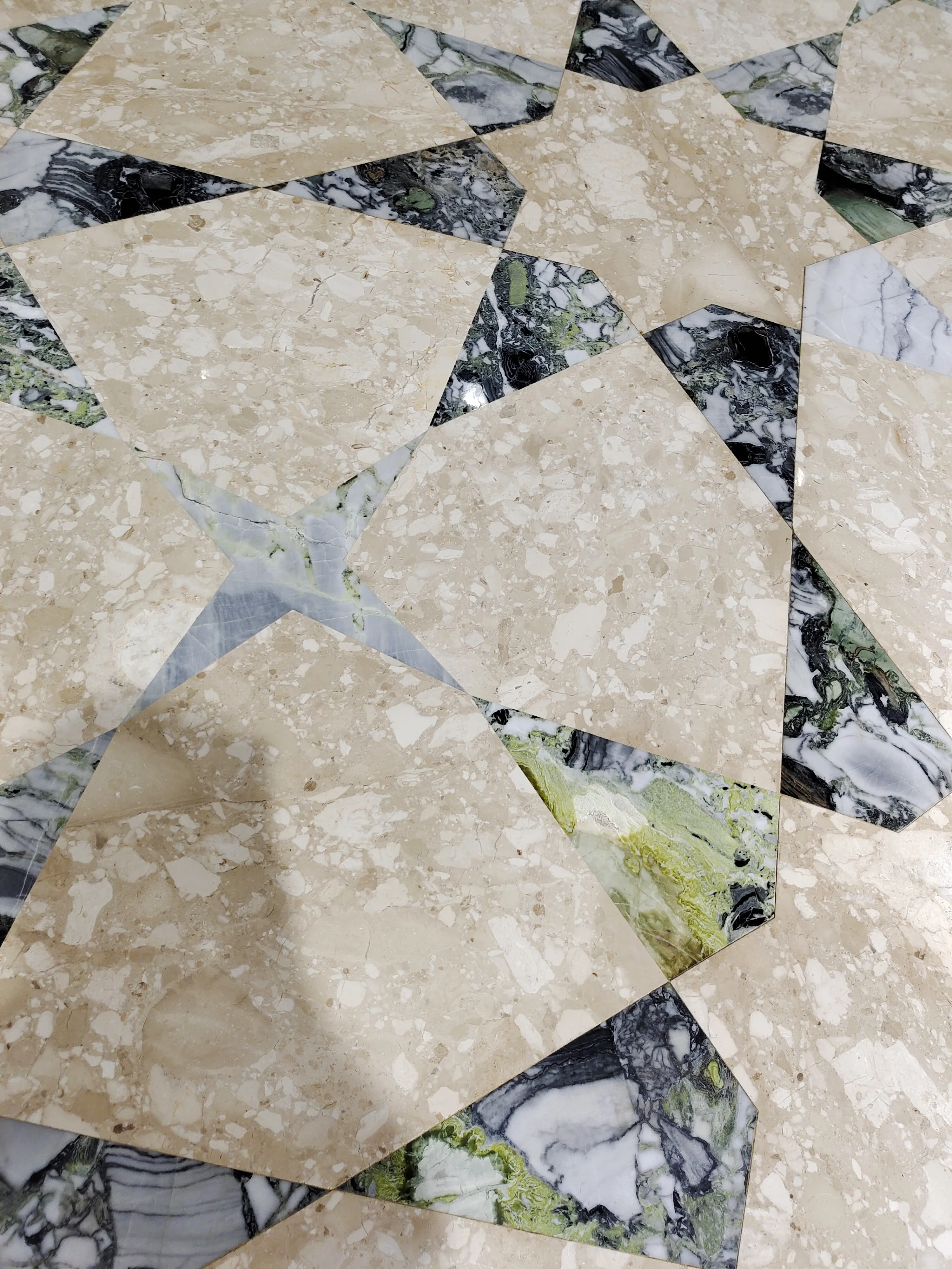 Hot Sale Polished Design New Style white and green Marble Mosaic mixed Irregular waterjet floor project marble mosaic tile