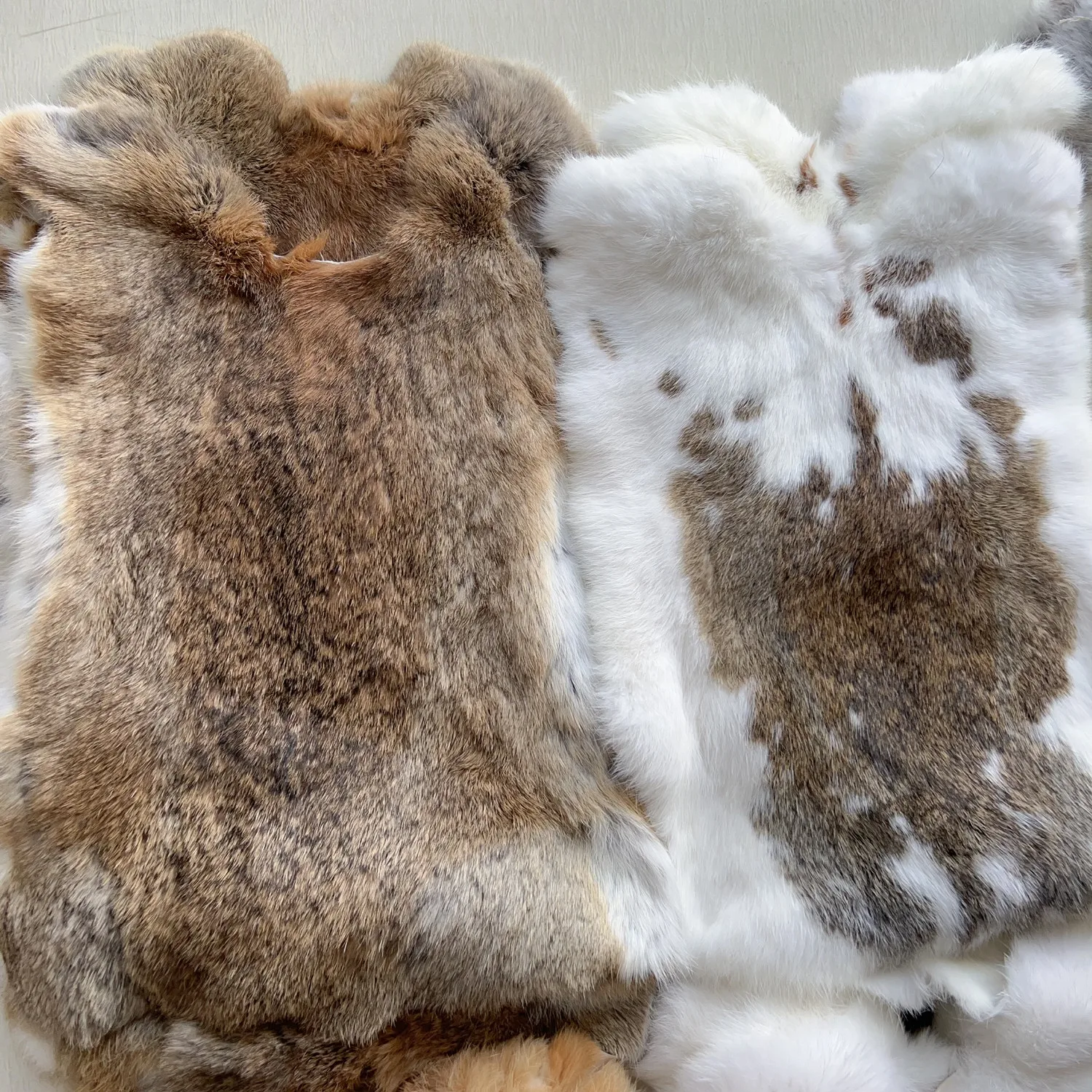 Заводская цена натуральная дубленая серо-Коричневая шкура из кроличьего меха для домашнего текстиля