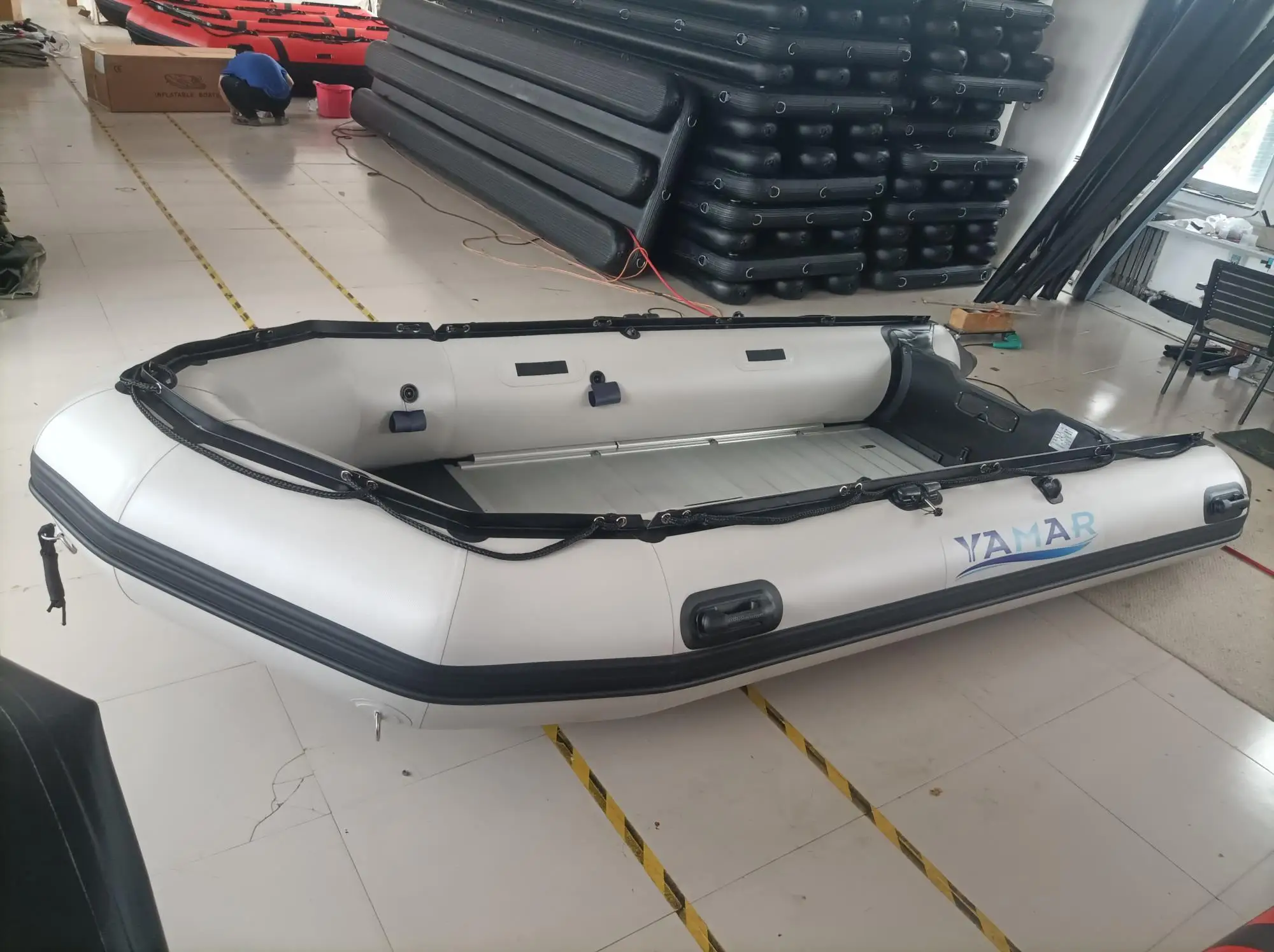 560cm A-type PVC 0.9 mm Aluminum floor 18ft 5m Inflatable boat