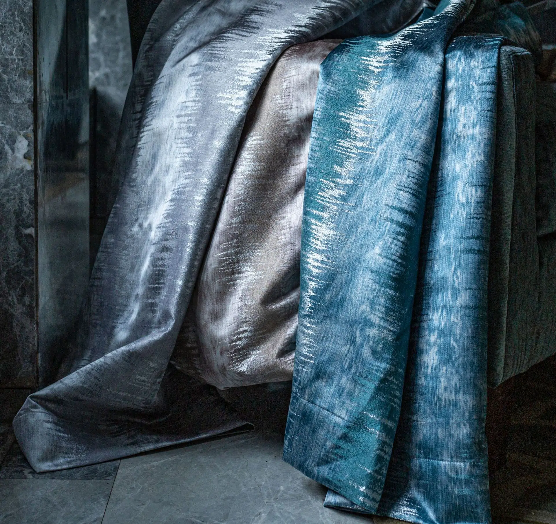 China Manufacturer Modern Light Luxury Silk Texture Jacquard Curtain Fabric For Living Room