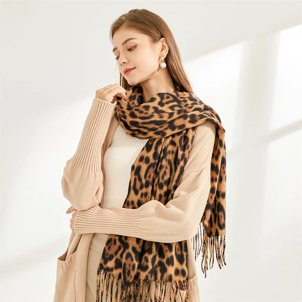 Wholesale Hot Sale Leopard Printed Cashmere Scarf for Women 70x200cm Winter Soft Outdoor Warm Pashmina Shawl