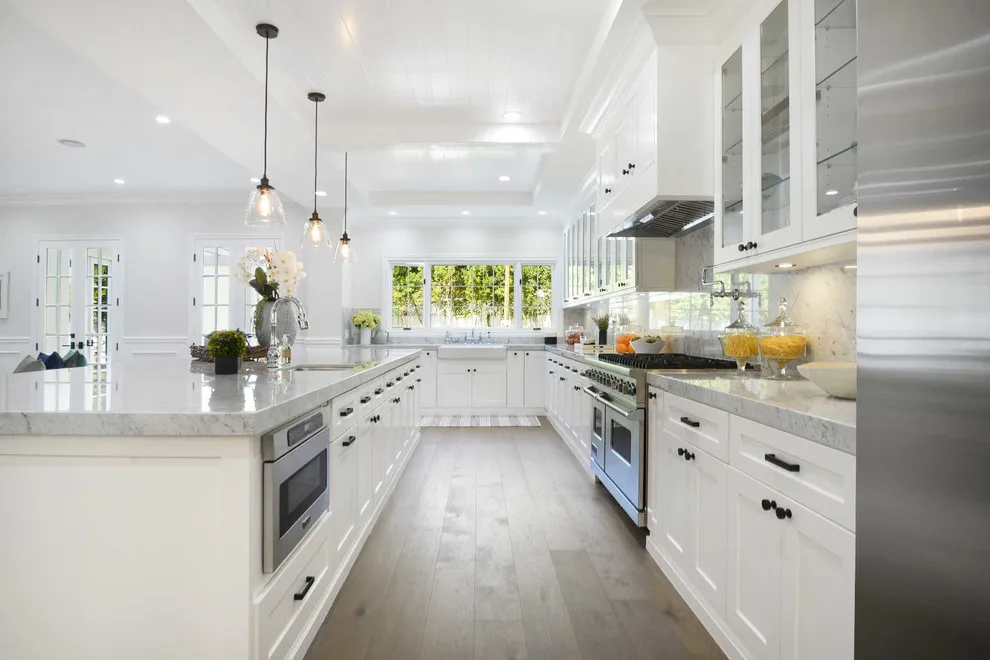 Ready-to-Assemble Farmhouse  Solid Wood  Custom Kitchen Cabinet with Glass Door