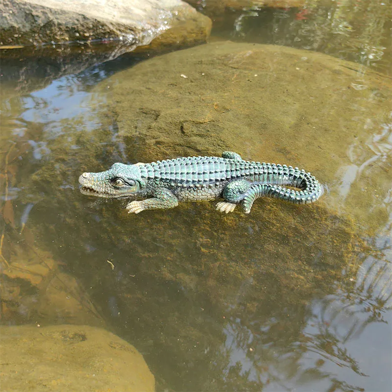 Statue Resin Artificial Garden Fish and Crocodile Alligator Garden Sculpture Floating Pond Decoration