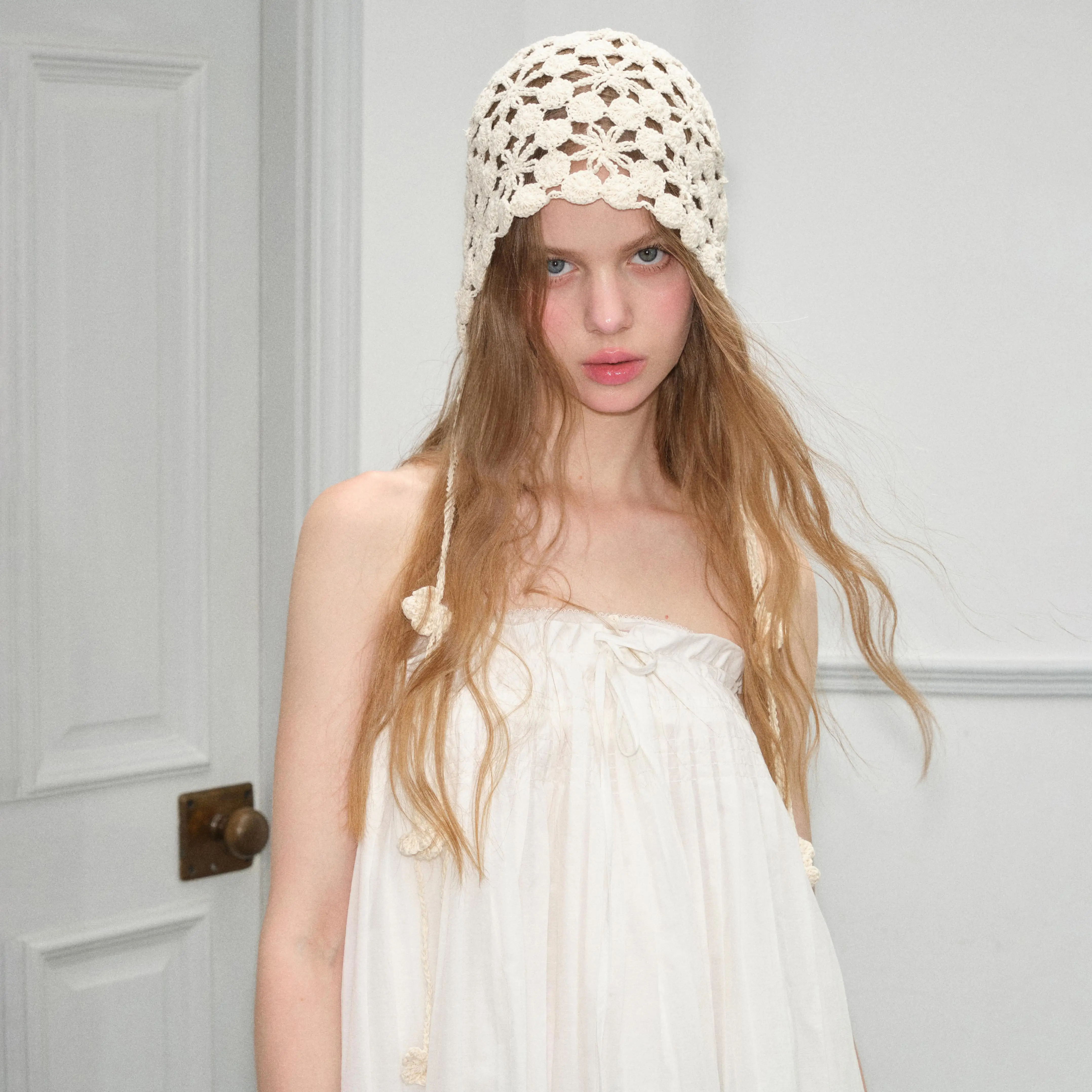 Женская вязаная шапка