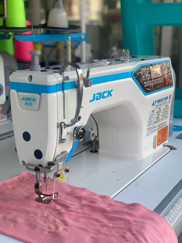 China No.1 brand High Advanced Lock Stitch Machine with Digital Feed Dog Movement and Extra Large Arm Semi-Dry Straight Stitch