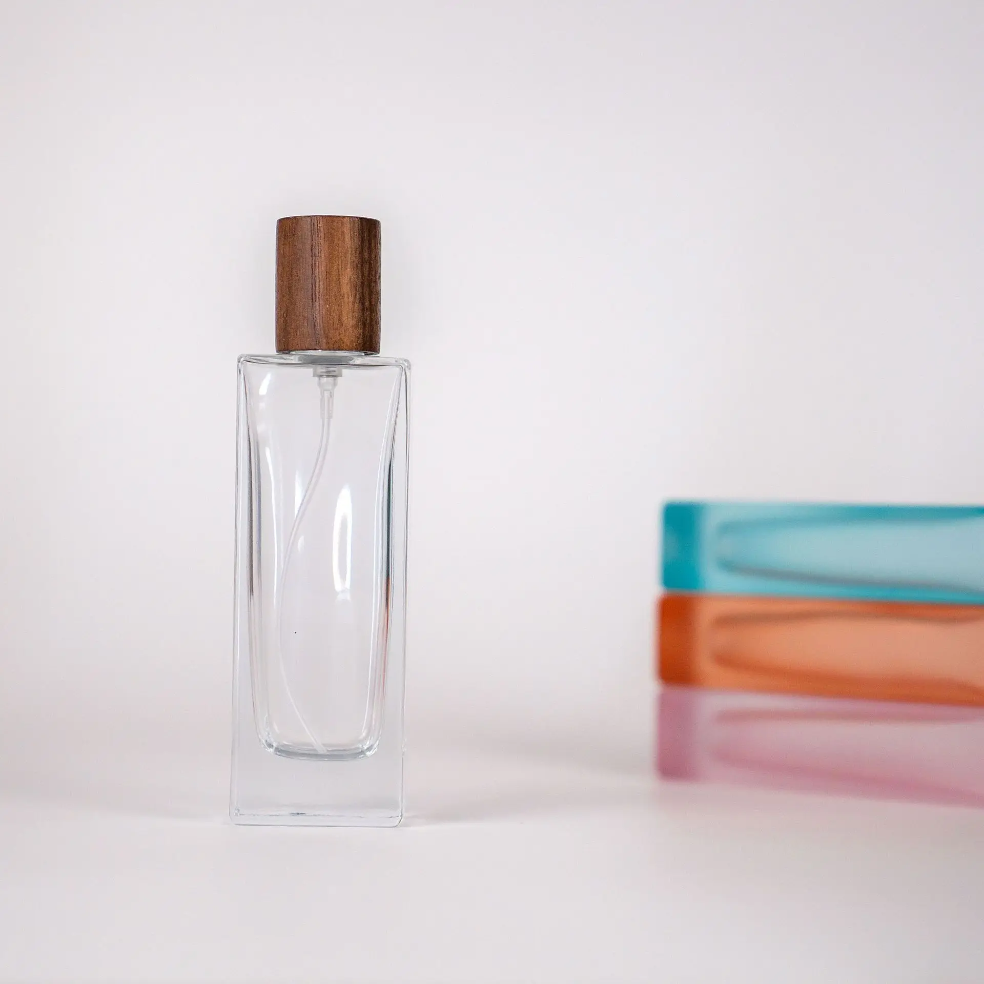 Wooden Cap Fragrance Mist Spray Bottle 50ml Matte Color Crimp Glass Perfume Bottle with Wooden Lids