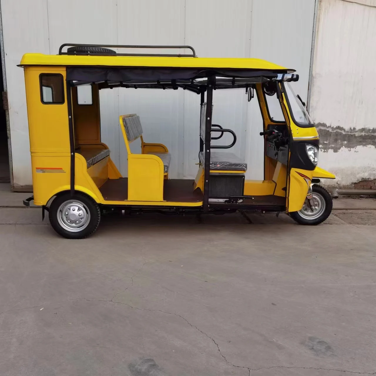 New Style Passenger Fully Motor Tricycle Fuel Oil Gasoline Three Wheels Motorcycle for Taxi
