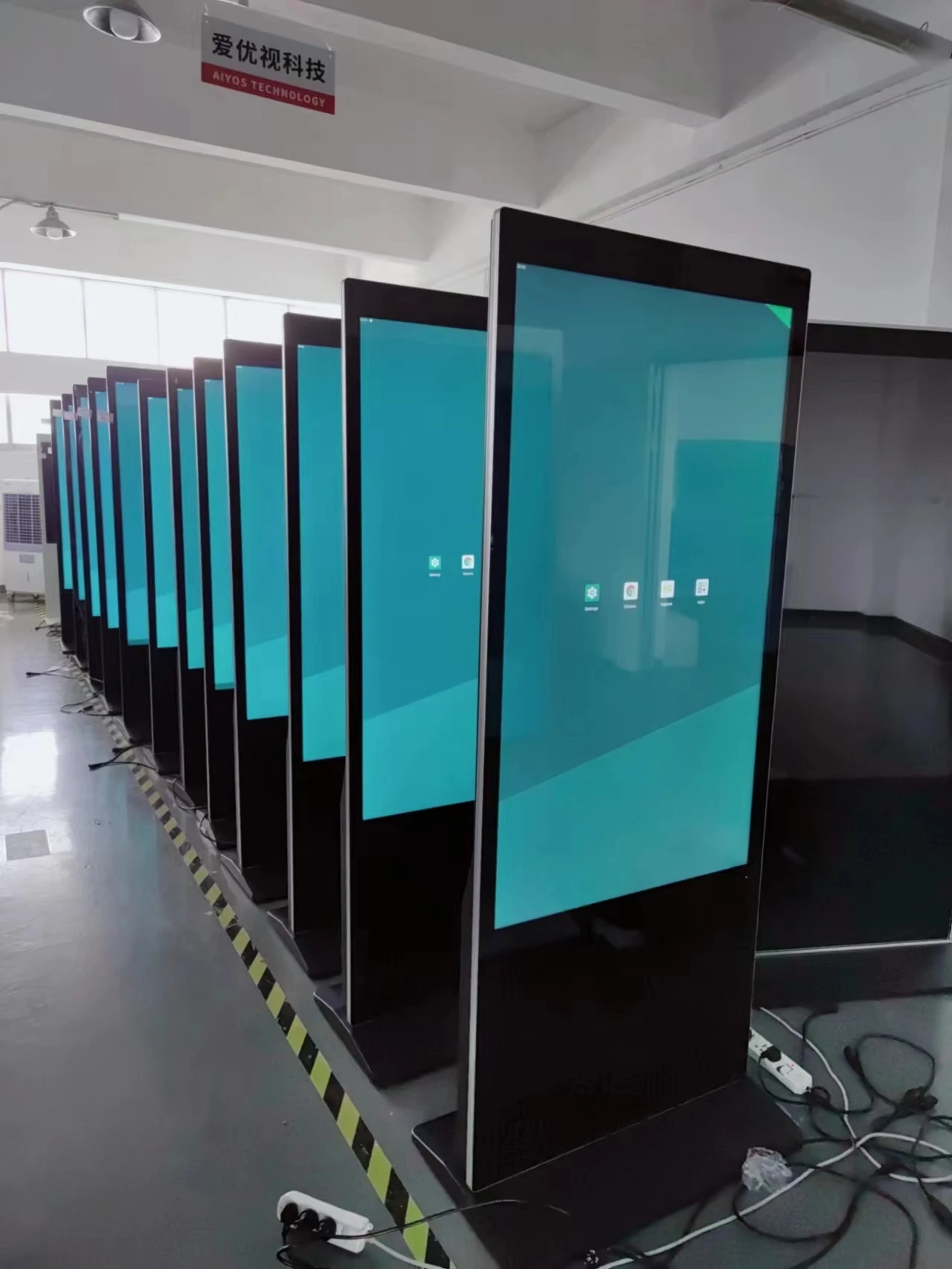 Indoor 65 Inch Advertising Player Touch Screen Floor Stand Kiosk UHD Screen Digital Signage and Display with Smart CMS System