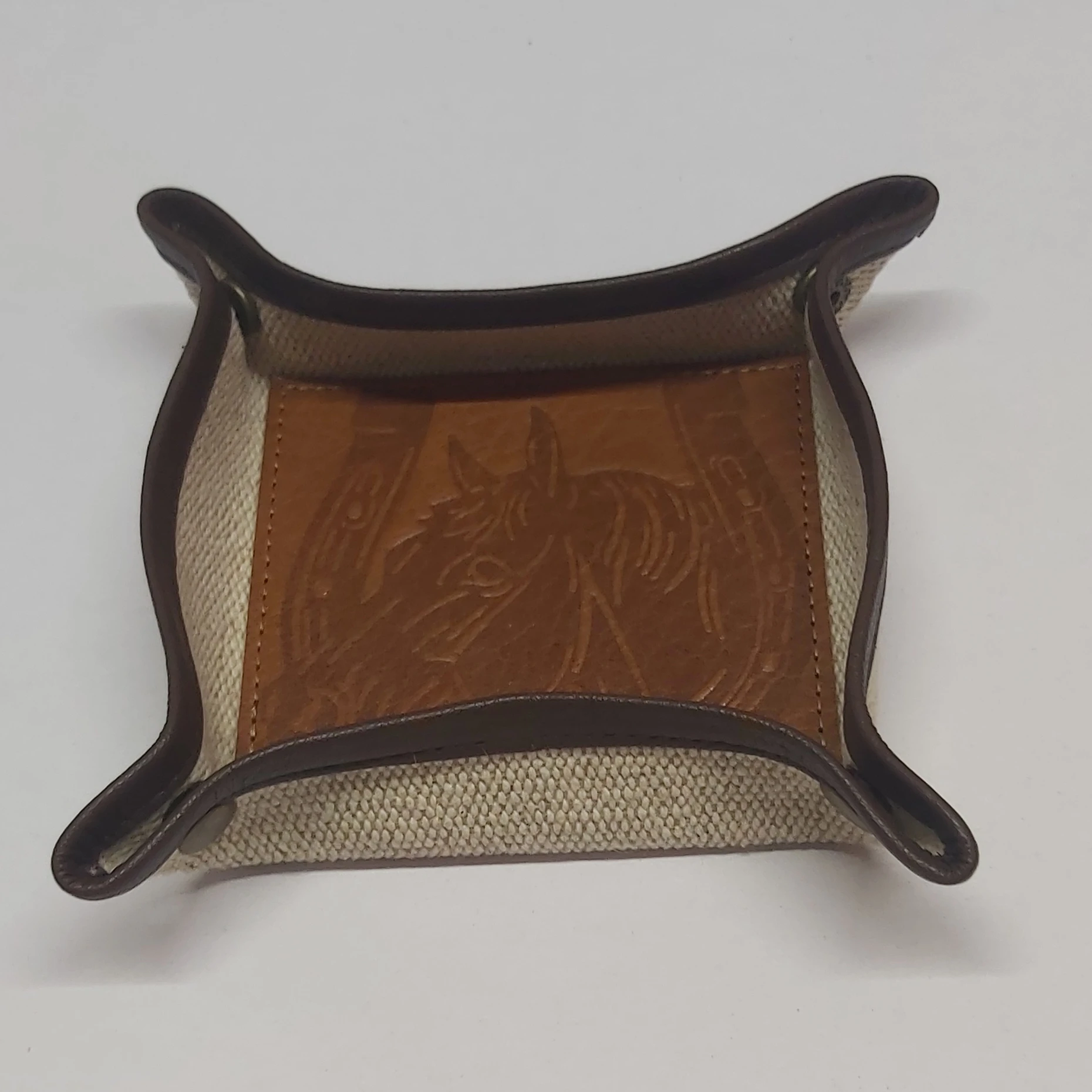 High Quality Genuine Leather Trays Royal Theme Leather serving Tray Multiple Colored Theme are Available Indoor and Outdoor Home