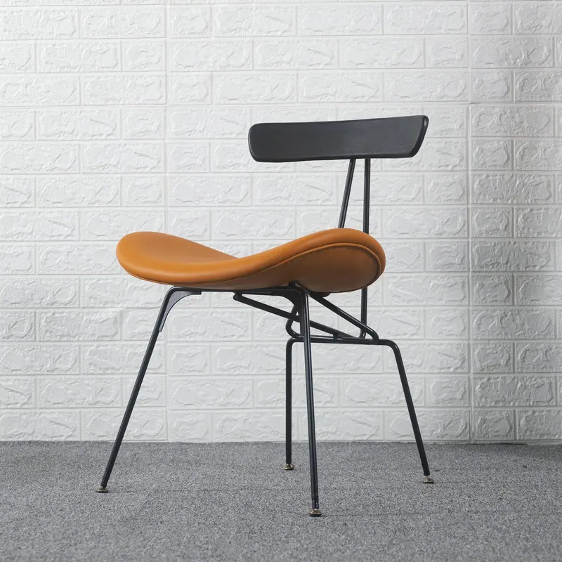 Кожаный стул в скандинавском стиле дизайнерское кресло-спинка для отдыха из твердой древесины лофт ретро легкое роскошное обеденное кресло с муравьями и железным рисунком