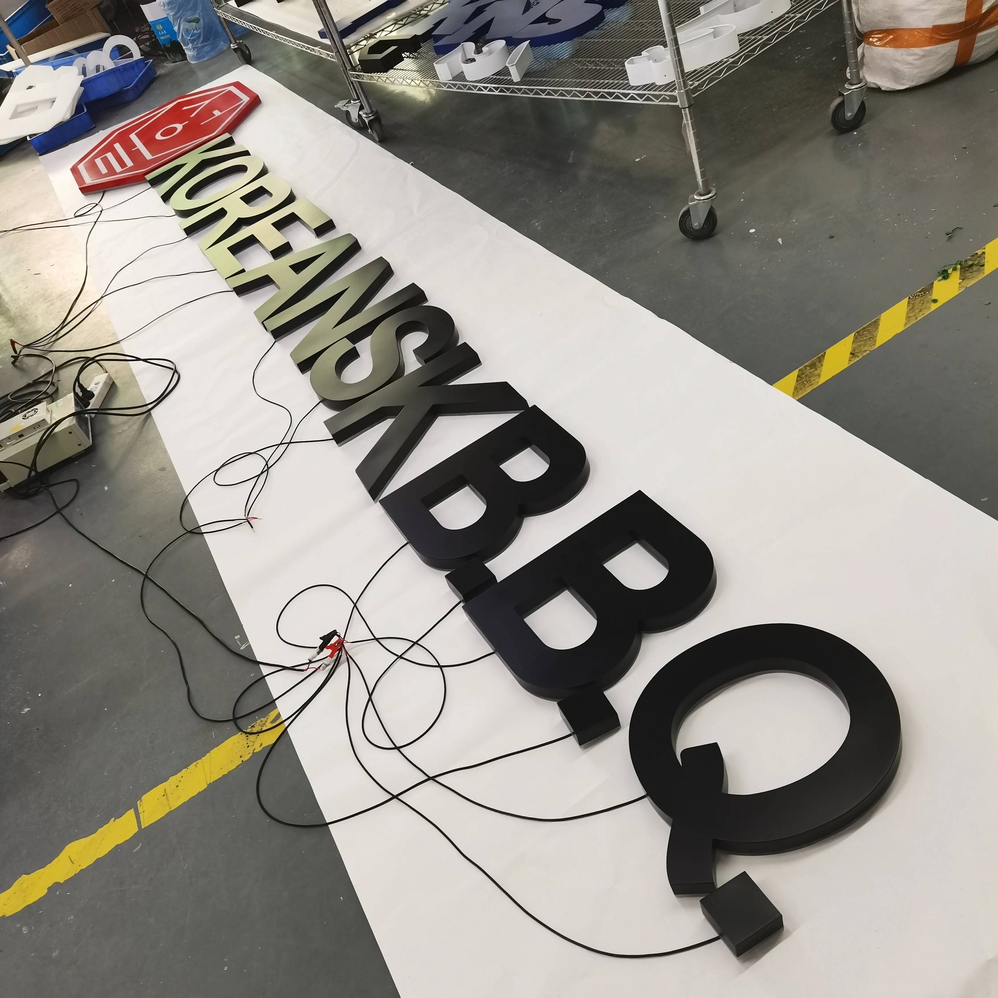 Koncept Outdoor 3D Led Billboard Digital Signage Display Board For Advertising Stainless Metal Backlight Luminous Sign Letters