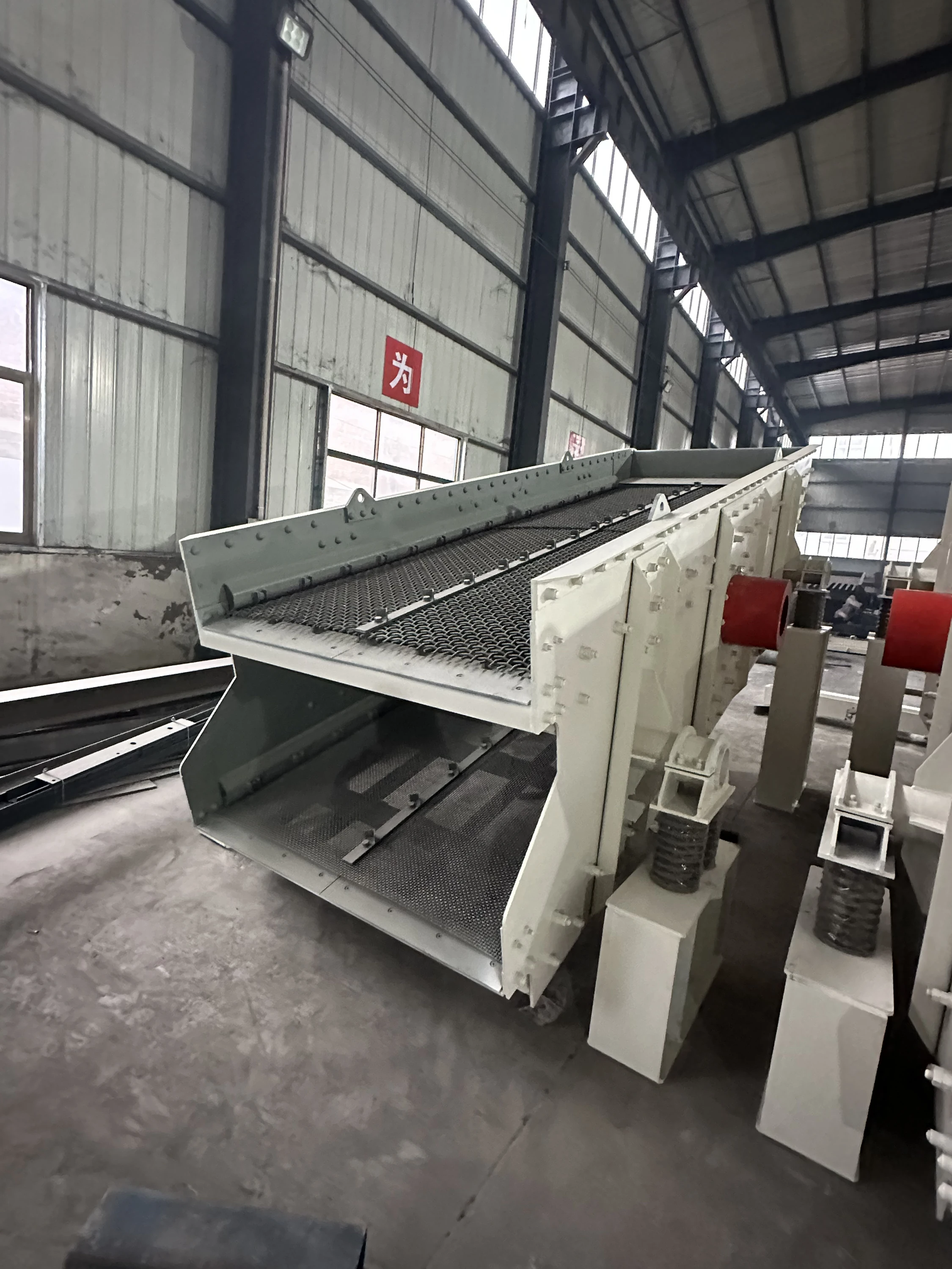Professional Factory Stone Circular Vibrating Screen Efficient for Material Screening and Sieving