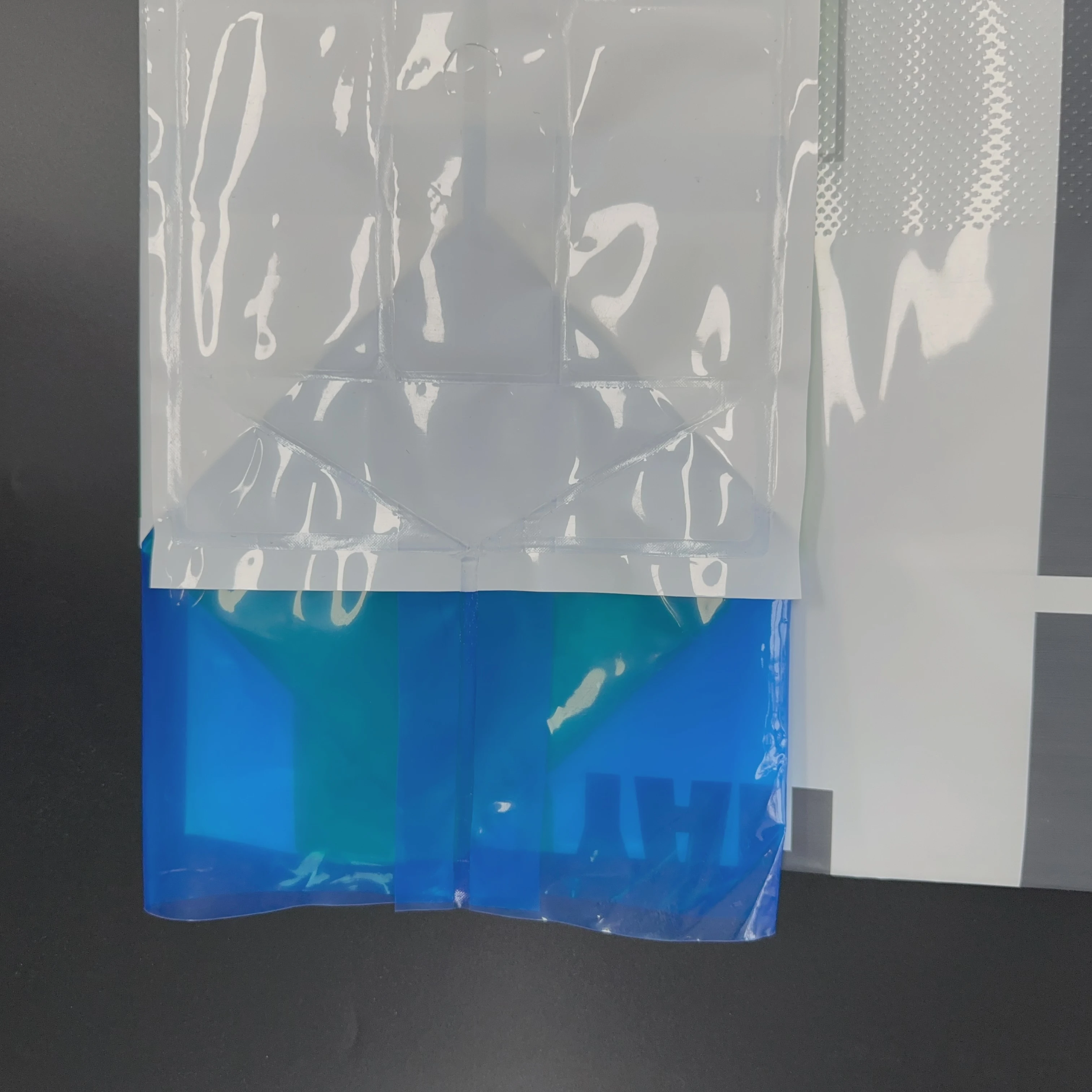 EGP PE PP Woven Block Bottom Valve Bag with Embossing Moisture-Proof 25kg Size