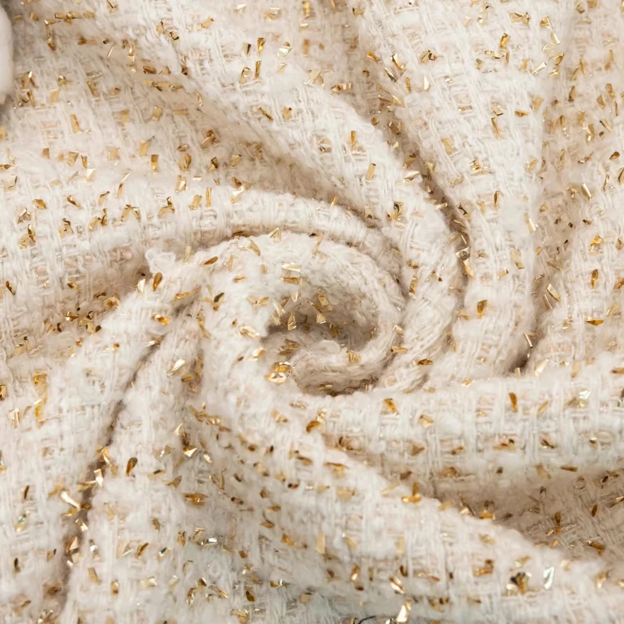 Trendy fabrics Hot fashion eye-catching factory direct shag 50% acrylic 23% wool 15% rayon cotton 9% chemical fiber 3% nylon