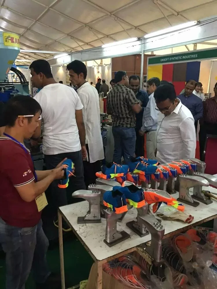 Three -color air blowing injection moulding machine