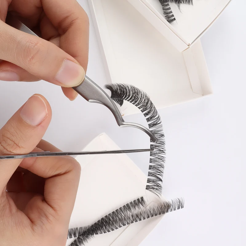 Hollyren Pre Cut Lashes Easy Wear Diy Eyelash Extensions Bond and Seal Wholesale Individual Mink Eyelash Extensions