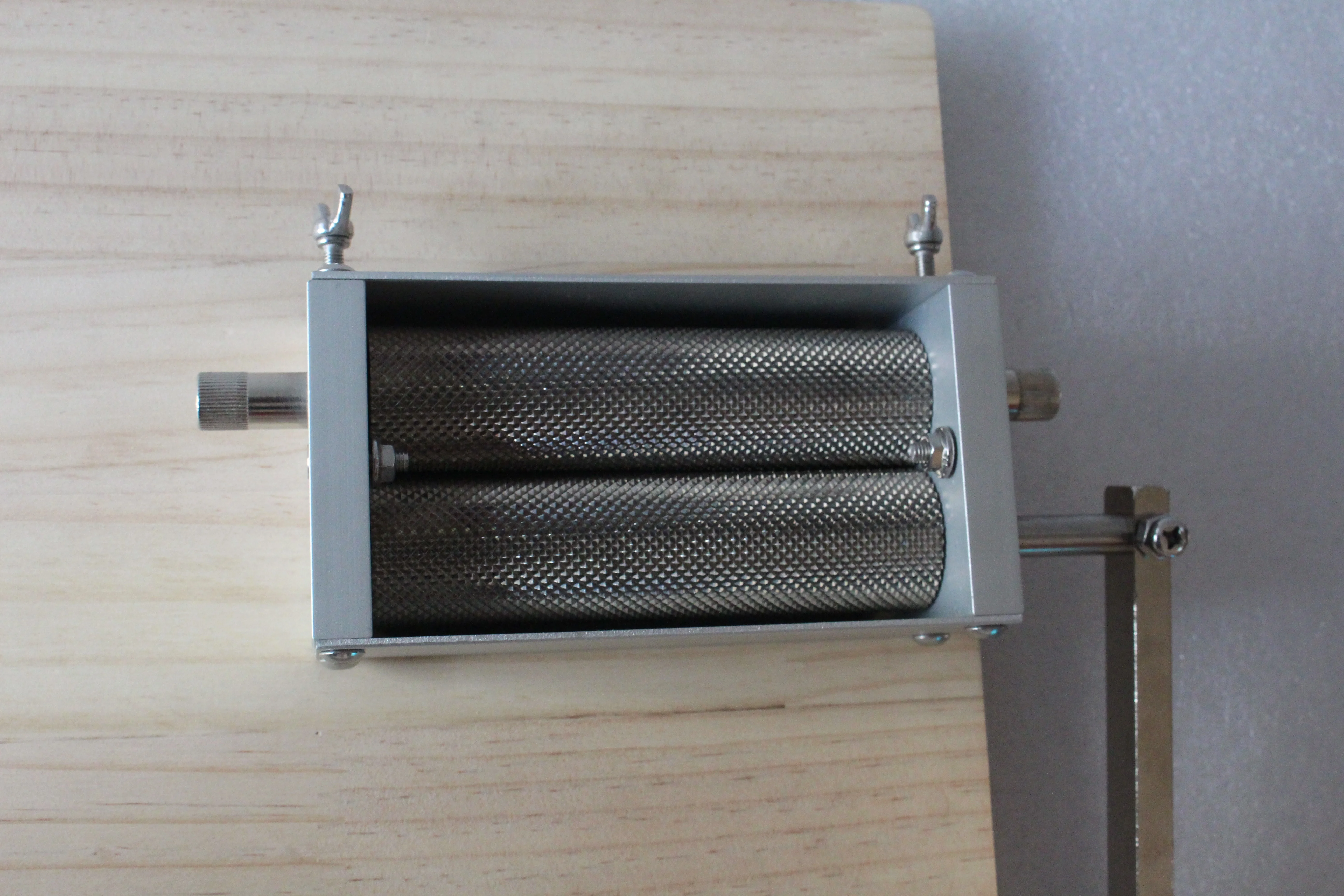 Home Brew Malt Mill 2 Roller Grain Mill Barley Grinder with Pine Wooden