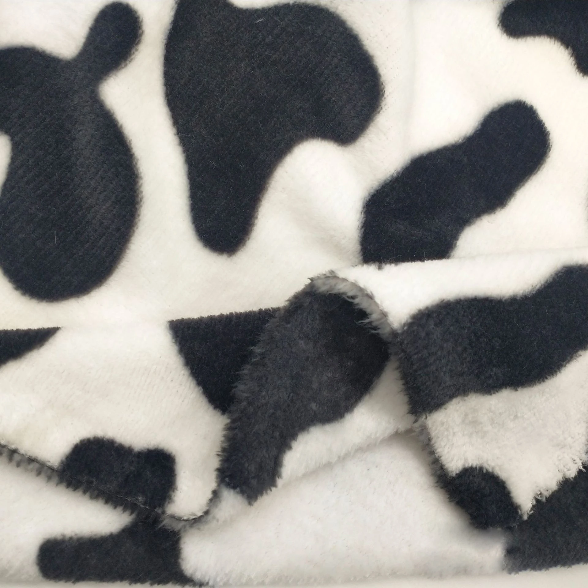New design double-sided flannel cows print fleece fabric 220-280g for blankets