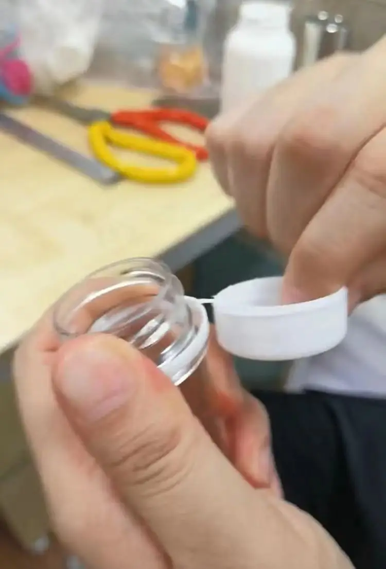 Plastic Bottle Customized New Technology Tethered Cap Injection  Making Molding Machine