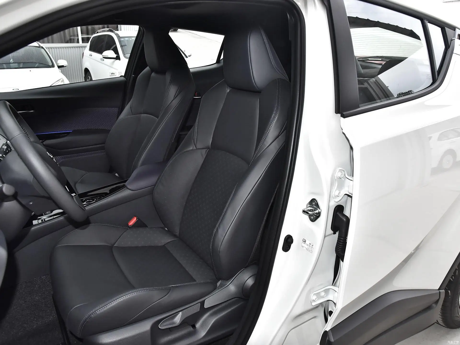 Made in China Cheap Toyota IZOA E Lite High Speed electric car