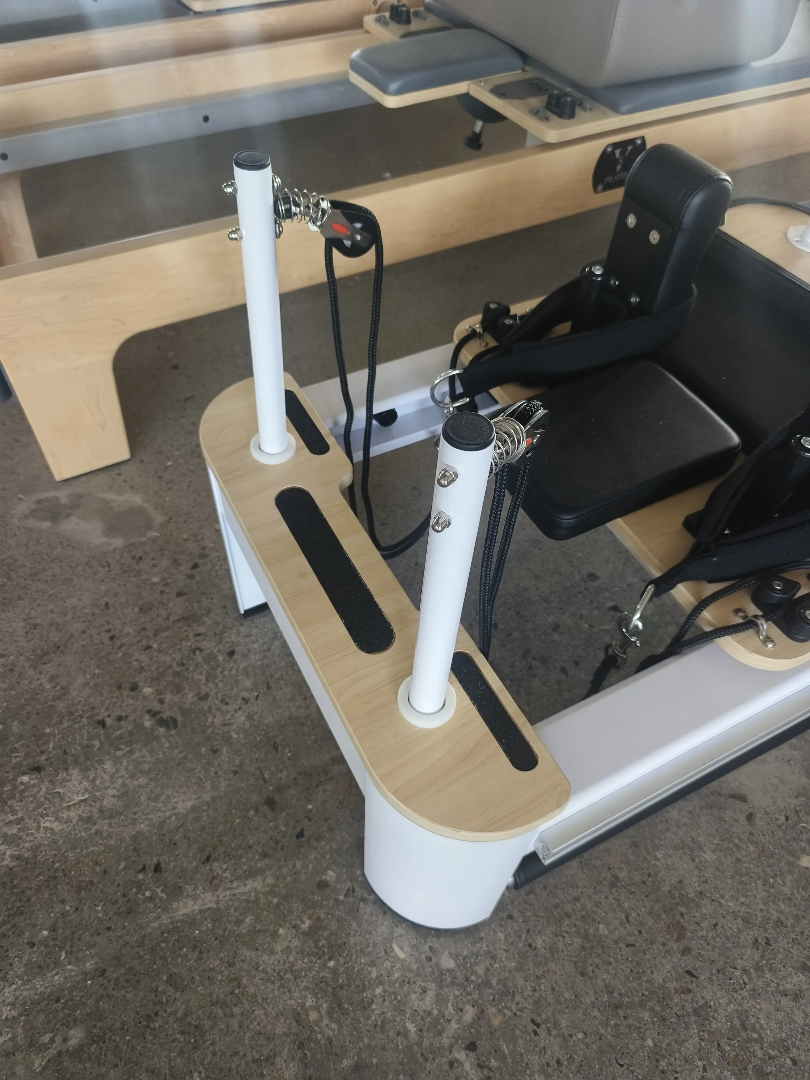 commercial durable fitness studio home use infinity bar white aluminum reformer pilates