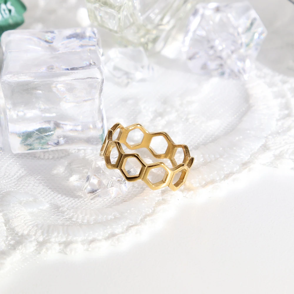 Chris April 316L stainless steel hollow-out bee hive delicate rings18k gold plated
