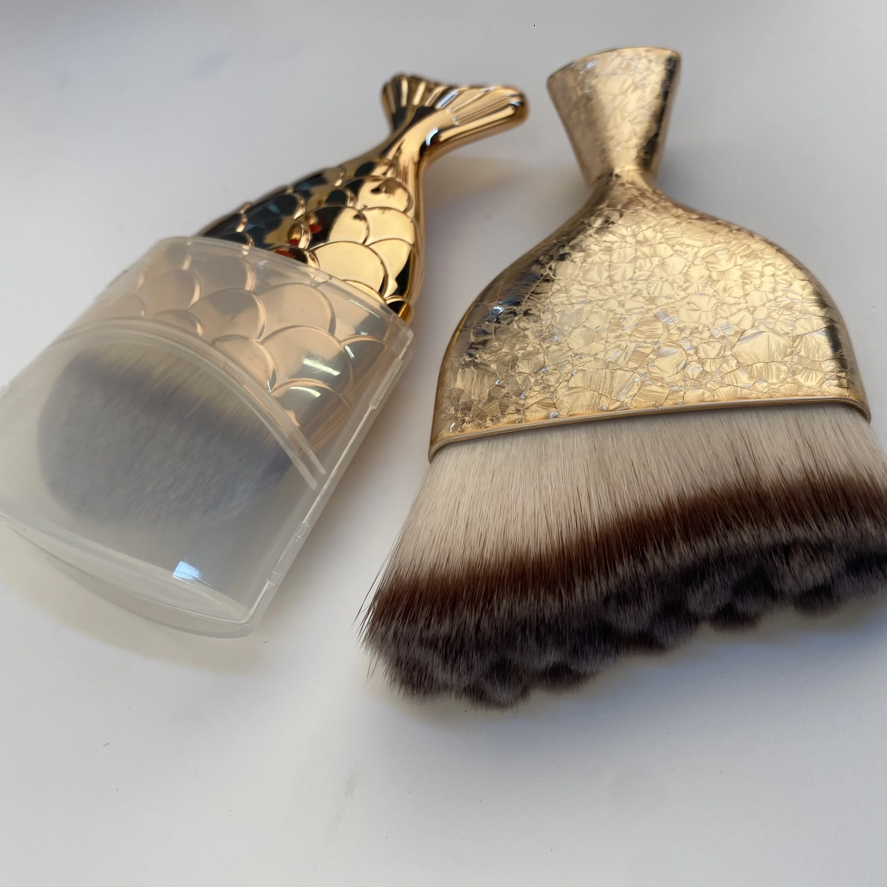 Oem Customized Face Makeup Tools 2Pcs Cute Design Fish Vegan Soft Make Up Brush High Quality