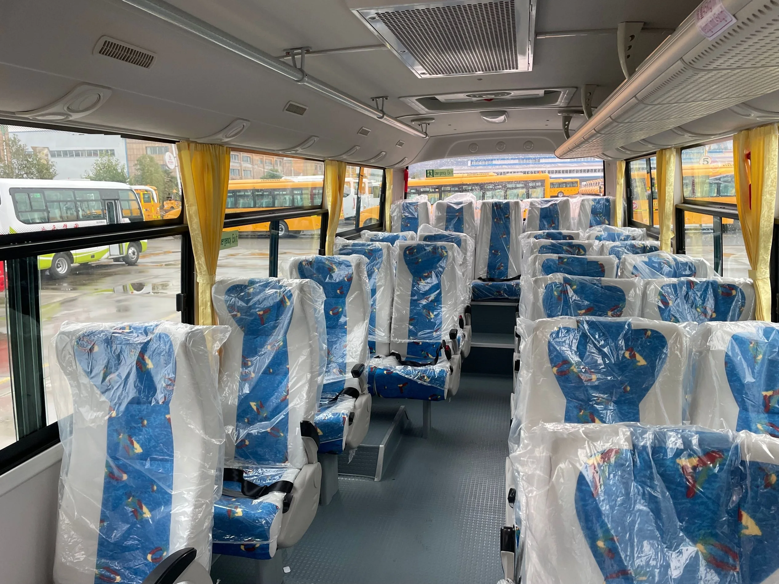 Dongfeng Diesel Fuel 6m 25 Seats Luxury Coach Bus Good Price Automatic Long Tour Coach Bus
