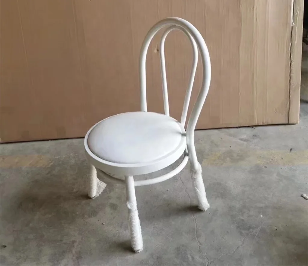 2022 Latest Popular design  white colo princess stackable chiavari kids party chairs for events