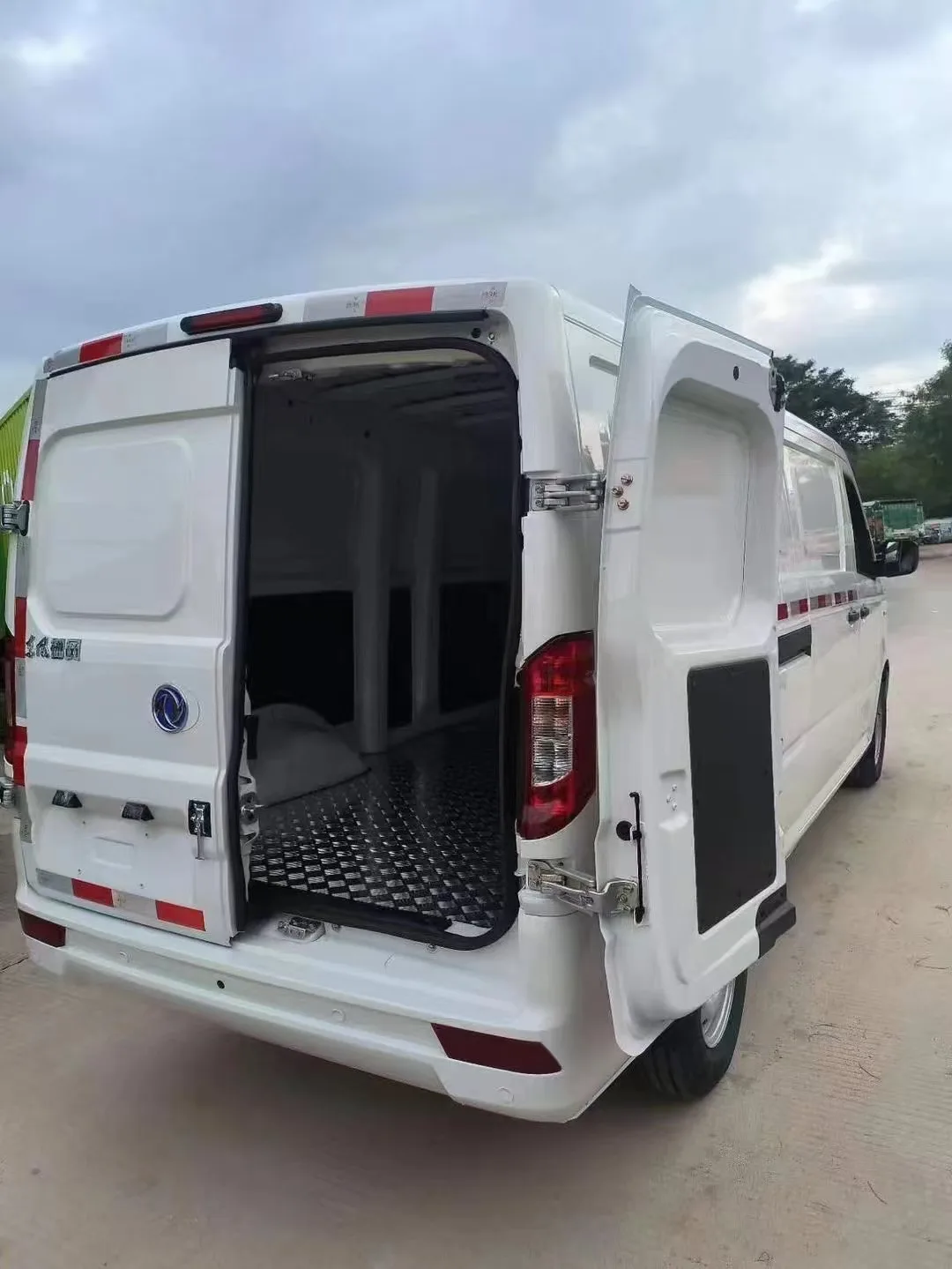 Полностью Электрический мини-грузовик Dongfeng EM27 Китай лидер продаж грузовой фургон 230 км новое состояние левая камера заднего вида евро 6
