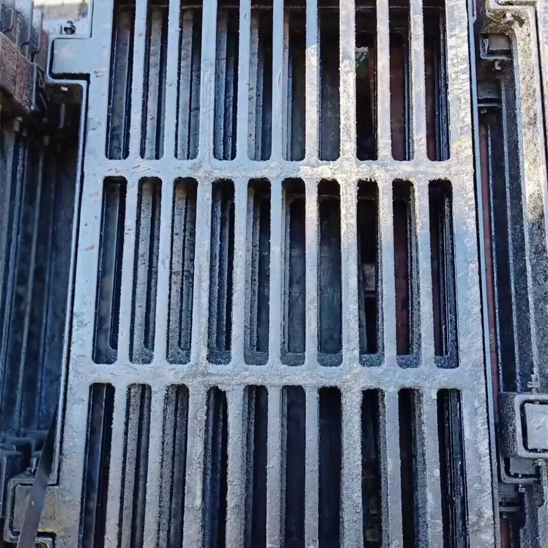 Nodular cast iron rainwater sewage round manhole cover manufacturers 700*800 heavy sewer cover processing