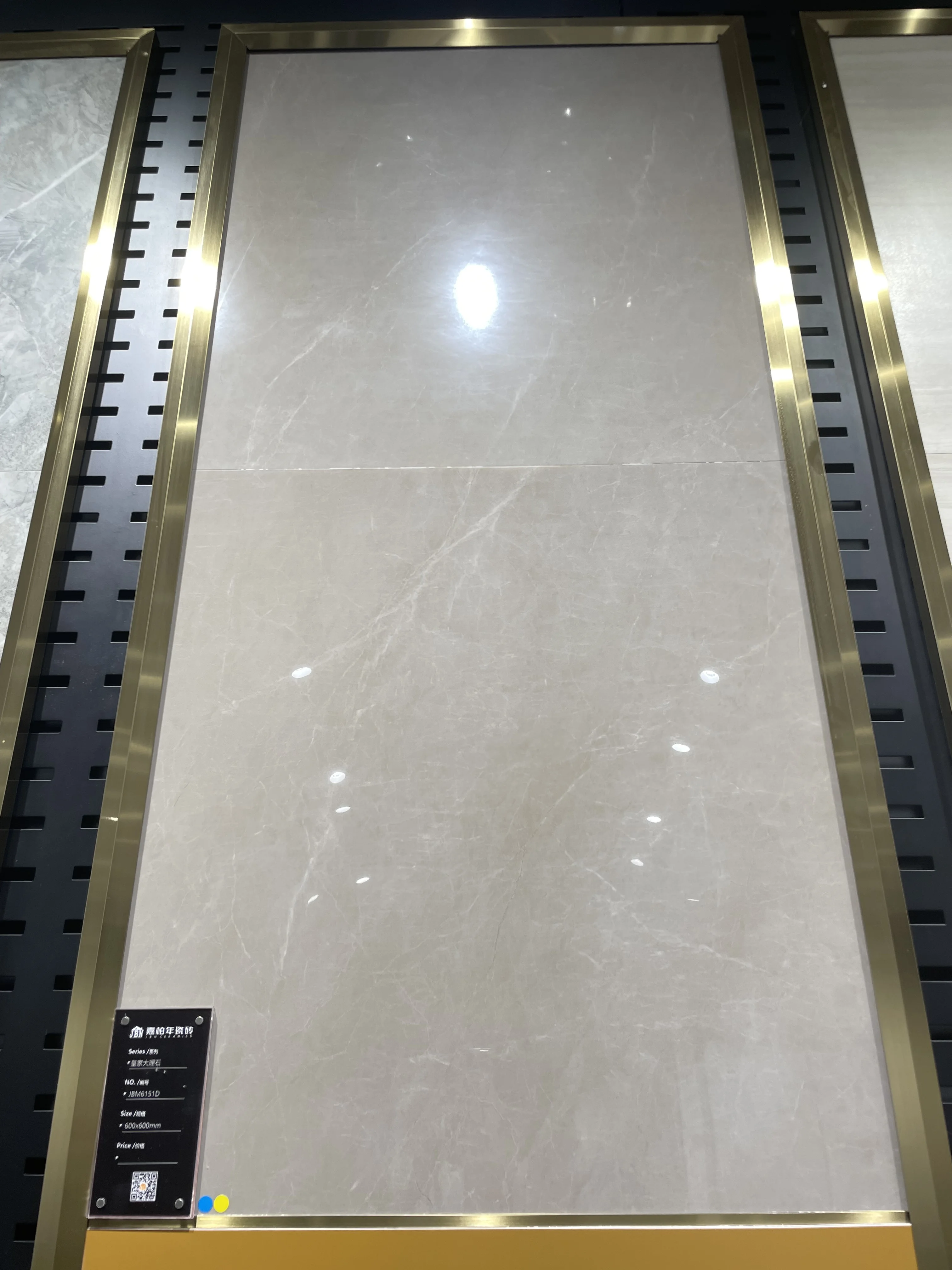 Foshan 600x600 Роскошная Глянцевая элегантная цементная глазурованная фарфоровая плитка современный дизайн для гостиной и внутренней стены OEM