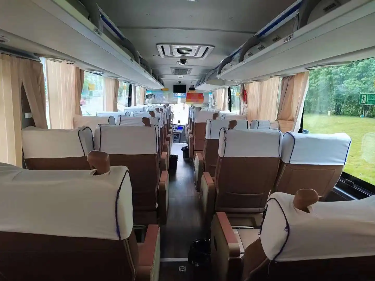 Almost New Condition ZK6109 Yu tong Used Tourist Passenger Bus 39 Seats Coach Bus for sale in Africa