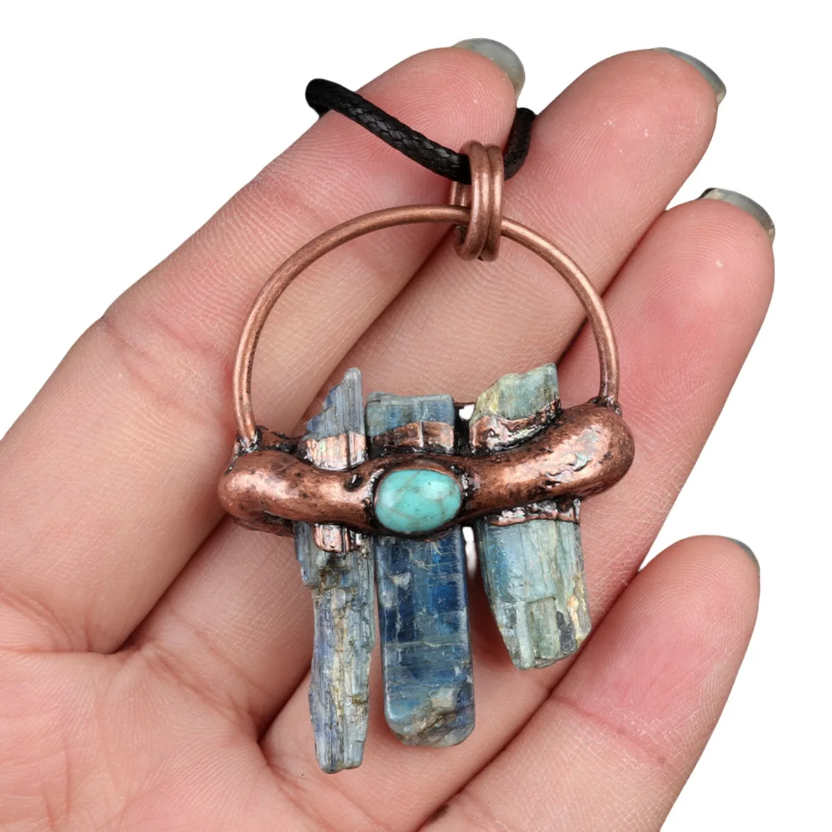 Wholesale Retro Pendant with Natural Blue Apatite and Original Brass Top Ring Metal Jewelry Necklace for Wedding Gifts