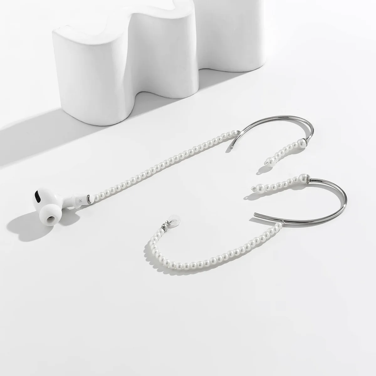 Fashion Accessories Women Pearl  Earrings For Earphone Loss Protective  Anti-lost Ear Clip For Earphone Bluetooth headset