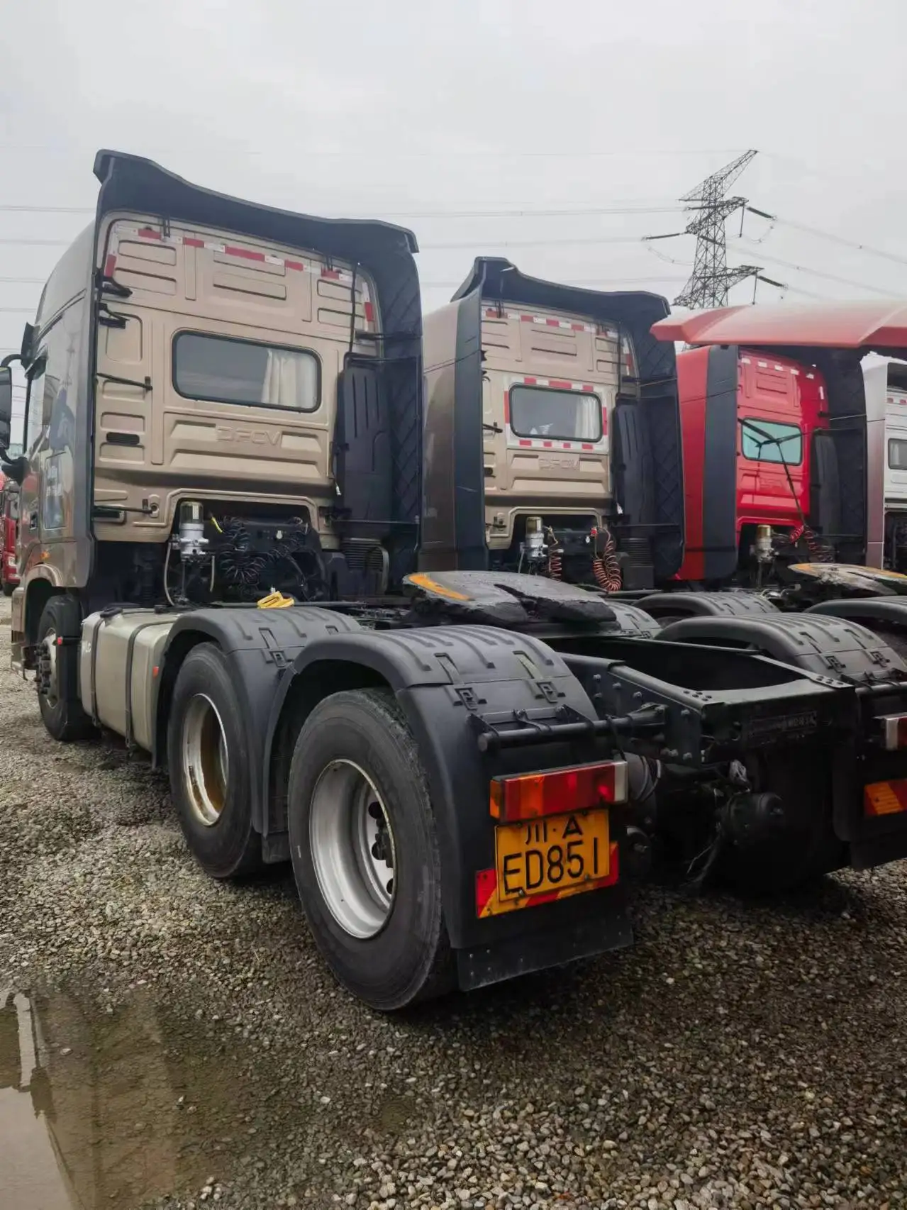 2022 Dongfeng Tianlong XL LNG fuel tractor 8X2 new energy heavy truck trailer