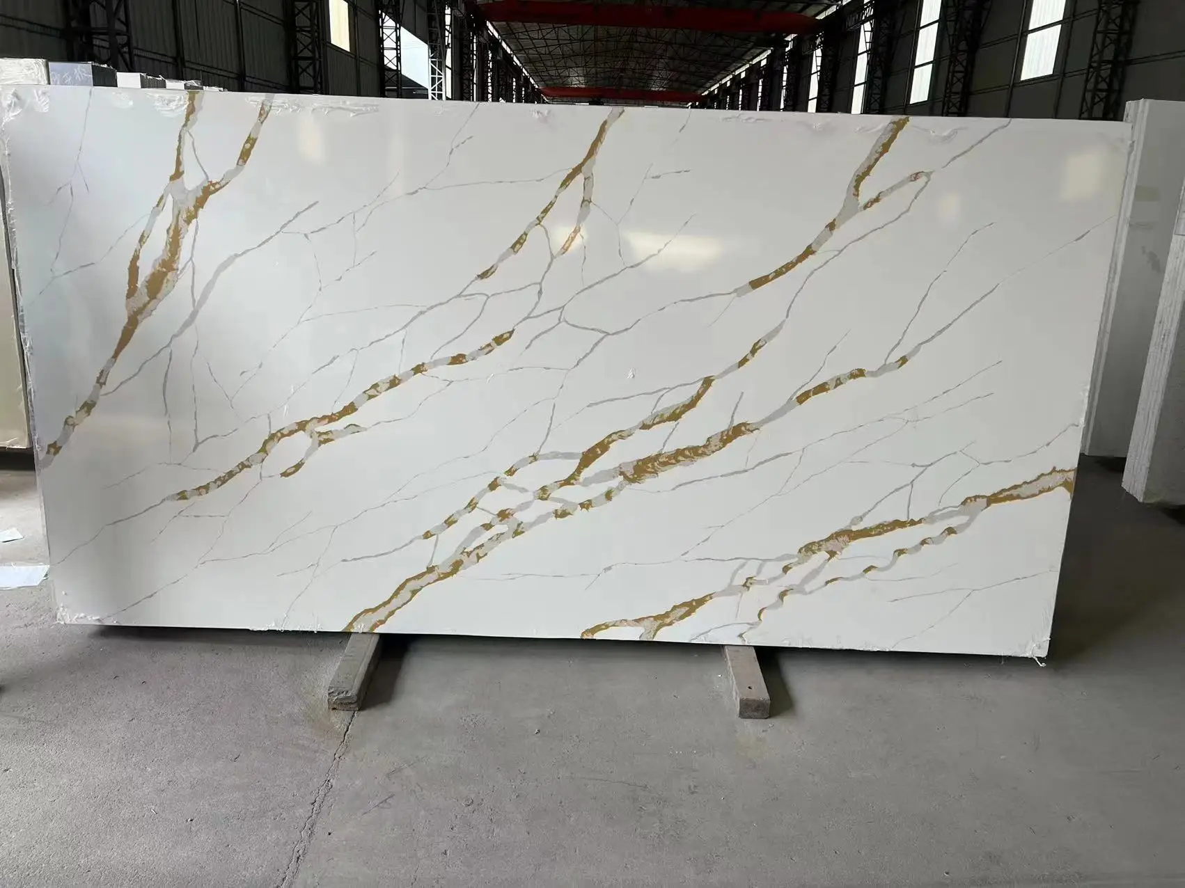Artificial Calcatta Gold Quartz 15mm-30mm thick Calacatta Gold Quartz Stone Countertops Slabs