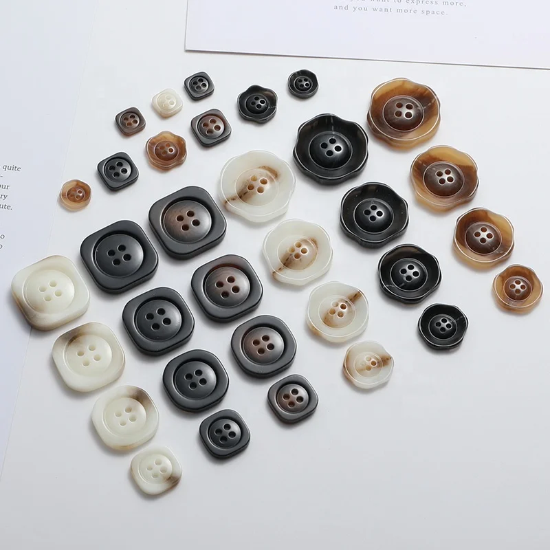 Куртка с 4 отверстиями, квадратная Цветочная форма неправильной формы, пластиковая пуговица из смолы с рогом для Блейзера