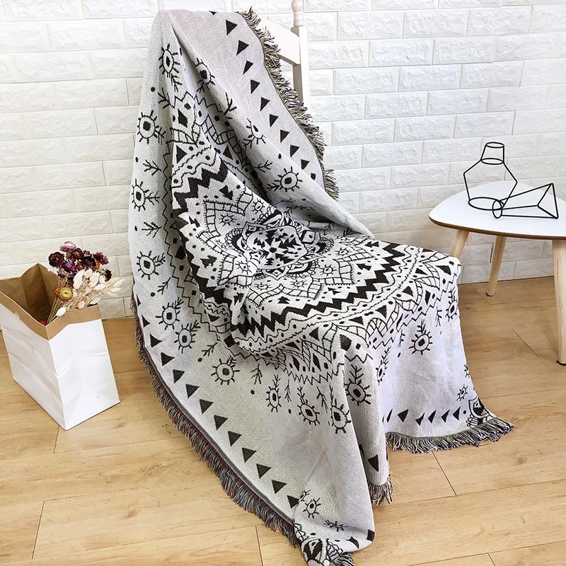 Custom Polyester Soft Solid Jacquard Woven Tapestry Promotional Throw Blanket